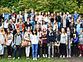 Gruppenfoto mit Schülerinnen, Schülern und den Kollegien aus Skawina und Hürth, sowie Bürgermeister Walther Boecker
