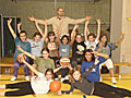 Die erfolgreiche Mädchen-Basketball-AG der Stufe 6 mit ihrem Trainer Andreas Aust (Bildmitte, oben) 