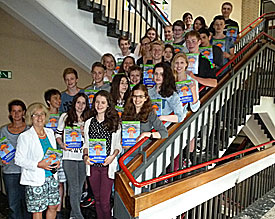 Der Religionskurs der Klassen 9b und 9d prsentiert das Buch mit den ganz persnlichen Beitrgen der Schlerinnen und Schler 