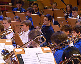 Sechs Schulen, 90 Sch�ler: Die EMG-Bl�serklasse folgt der Einladung in die renommierte K�lner Philharmonie 