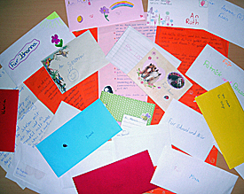 Zahlreiche liebevoll gestaltete Briefe animieren zum Lesen, Schreiben und zum Schlieen neuer Freundschaften