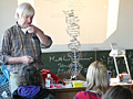 Dr. Matthias Cramer sorgt mit seiner Vorlesung zur Molekular- genetik für einen Höhepunkt des Dies Academicus 2009 