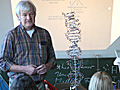 Dr. Matthias Cramer von der Universität zu Köln doziert zum Thema "molekulare Genetik" 