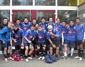 Spa&szlig;fu&szlig;ball im Vordergrund: Die EMG-Oberstufenauswahl vermittelt in Pulheim vorbildlichen Teamgeist 