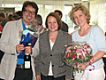Schulleiterin Gabriele Hüntemann (m.) nimmt Abschied von Albert Hilger (l.) und Anna Radig (r.) 