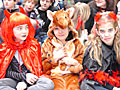 Känguruh in teuflischer Zange: Die Schülerinnen und Schüler kamen bei der EMG-Karnevalsveranstaltung auf ihre Kosten 
