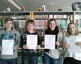 Endlich auch schwarz auf wei: Fabian, Ren, Noa und Lea (v.l.) sind nun ausgebildete und zertifizierte Medienscouts 