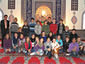 Der Religionskurs der 7b und 7d lernt beim Besuch der Hürther Moschee eine Menge über den Islam 