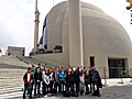 EF-Geschichtskurs nach der Besichtigung vor der noch nicht ganz fertig gestellten neuen Zentral-Moschee in Köln  