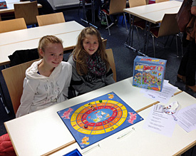 Hoch motiviert und erfolgreich: Tabea und Lisa beim spielend leichten Russischlernen