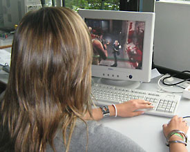 Computerspiele sind nur ein Suchtgefahr, der Jugendliche und Kinder in Zusammenhang mit den neuen Medien ausgesetz sind