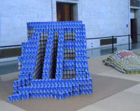 Kunst aus der Konserve: Im Detroit Institute of Art kann das Logo der Tigers aus Dosen aufgebaut bewundert werden