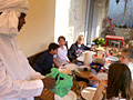 Traditionelle Speisen in traditionellen Kleidern: Sechs Schüler aus der Klasse 5e erleben den Tschad in Efferen 
