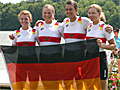 Sonja Wittemann (l.) feiert mit Nele Schürmann, Judith Sievers und Lena Reuschenbach die WM-Bronzemedaille